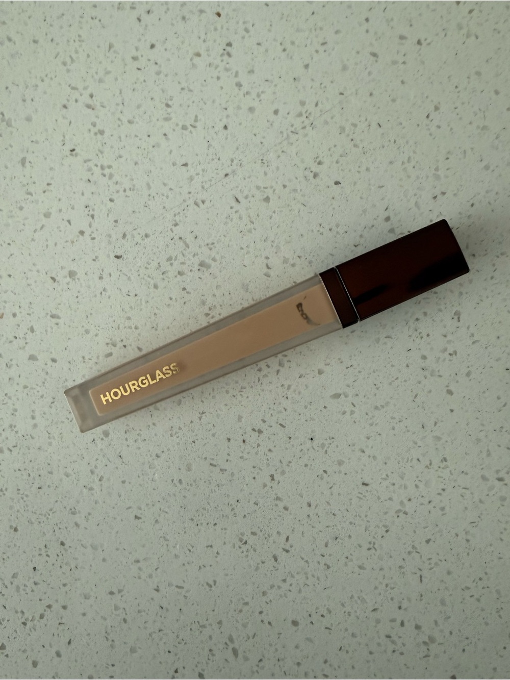Hourglass Liquid Concealer in ecru